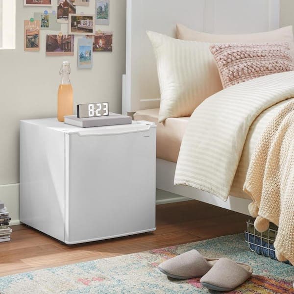 Mini Fridge for a Bedroom: Quiet, Reliable Picks for Drinks, Snacks and Dorm Life illustration